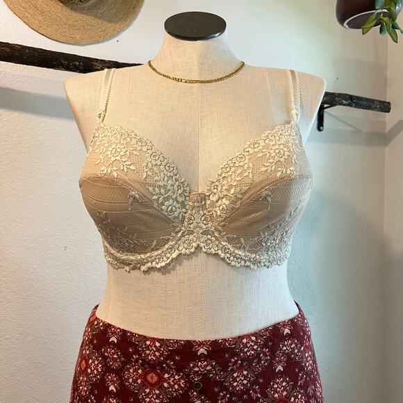 Cream Floral Lace Delicate Lightly Lined Underwire Bra Size 38D - Picture 1 of 7